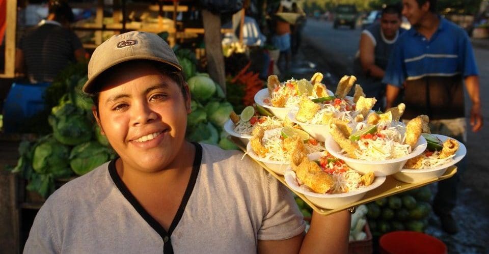 Nicaragua_Frau mit Essen_Reisen Nicaragua_Frau mit Essen_Reisen